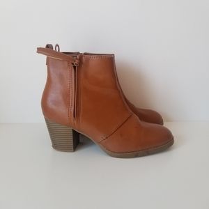 Old Navy Tan boots